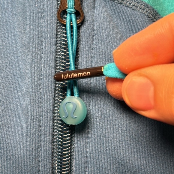 Lululemon In Stride Hooded Jacket sz 6(?) Lt Blue/Aqua Big Collar Active Running - Picture 3 of 10